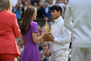 Prinzessin Kate überreicht Wimbledon-Pokal an Carlos Alcaraz