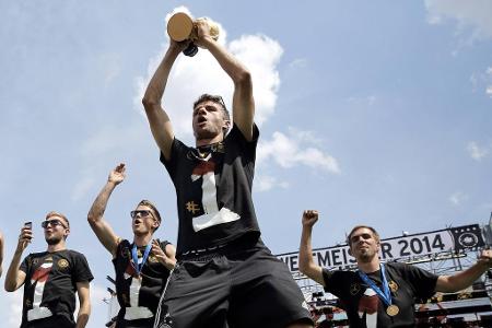 'Des interessiert mich ois net, der Scheißdreck. Weltmeister samma. Den Pott hamma. Den scheiß goldenen Schuh kannst dir hinter die Ohren schmier'n.' (Thomas Müller auf die Frage einer kolumbianischen Reporterin nach dem verpassten goldenen Schuh bei der WM 2014)