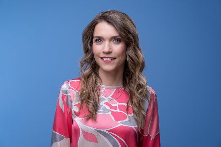 Frau mit langen Haaren im Portrait