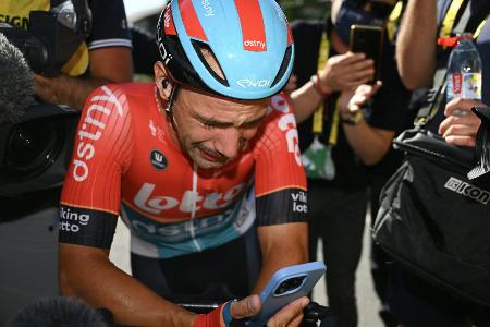 Etappensieger Campenaerts und das pure Glück am Handy Etappensieger Campenaerts und das pure Glück am Handy