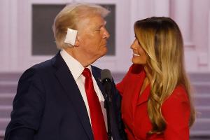 Melania Trump: Seltener Auftritt neben Ehemann Donald Trump