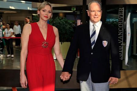 Fürstin Charlène überrascht mit knalligem Look in Monaco Fürstin Charlène überrascht mit knalligem Look in Monaco