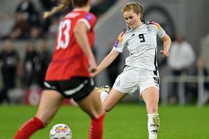 Deutsche Fußballerinnen fliegen zu Olympia ab