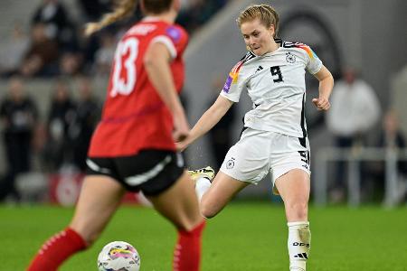 Deutsche Fußballerinnen fliegen zu Olympia ab Deutsche Fußballerinnen fliegen zu Olympia ab