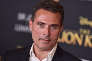 Rufus Sewell heiratet seine fast 30 Jahre jüngere Partnerin
