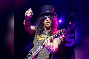 Er unterbricht seine Tour: Slash trauert um seine Stieftochter