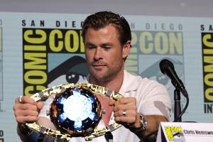 Chris Hemsworth enthüllt neuen Trailer für "Transformers One"