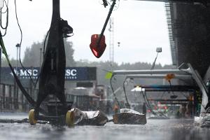 Formel 2: Regen lässt Start des Sprintrennens voerst nicht zu