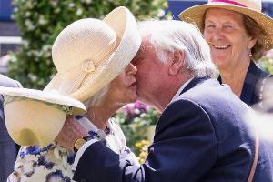 Königin Camilla: Liebevoller Auftritt mit Ex-Mann Andrew in Ascot