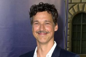 Florian David Fitz plant zum 50. Geburtstag eine "Bad Taste Party"