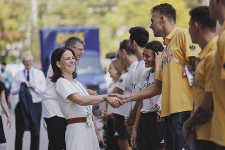 Annalena Baerbock besucht deutsche Athleten in Paris Annalena Baerbock besucht deutsche Athleten in Paris