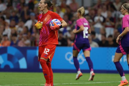 Nach Patzern: Hrubesch hält an Berger im DFB-Tor fest Nach Patzern: Hrubesch hält an Berger im DFB-Tor fest