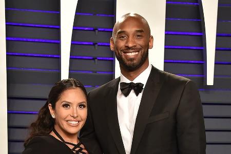 Vanessa Bryant und die Lakers enthüllen neue Statue von Kobe Bryant Vanessa Bryant und die Lakers enthüllen neue Statue von Kobe Bryant