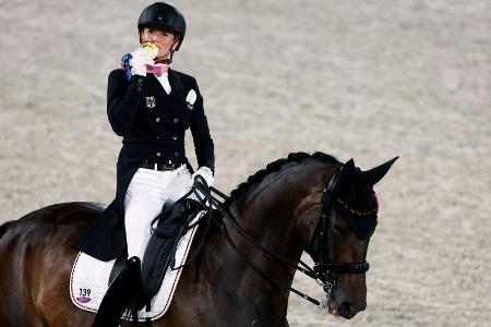 Von Bredow-Werndl gewinnt Gold in der Kür - Silber für Werth Von Bredow-Werndl gewinnt Gold in der Kür - Silber für Werth
