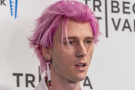Seit einem Jahr trocken: Machine Gun Kelly spricht über seinen Entzug Seit einem Jahr trocken: Machine Gun Kelly spricht über seinen Entzug