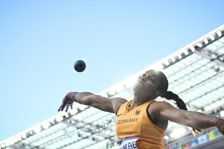 Kugel-Sensation: Ogunleye krönt sich zur Olympiasiegerin Kugel-Sensation: Ogunleye krönt sich zur Olympiasiegerin