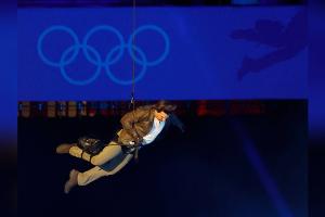 Olympische Spiele: Tom Cruise übergibt mit Stunt an Los Angeles