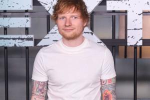Ed Sheeran verteilt Pizza auf Supermarkt-Parkplatz