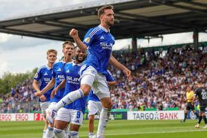 Glücklich ohne VAR: Schalke gewinnt in Aalen