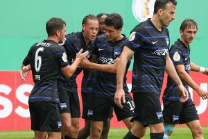 Gersbeck-Patzer ohne Folgen: Hertha siegt deutlich in Rostock