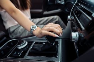 Die Todsünden beim Fahren mit Automatikgetriebe
