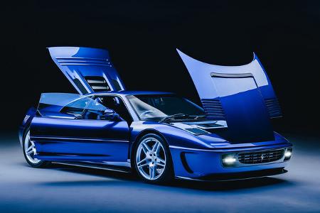 Ferrari F355 Restomod mit offenen Türen.