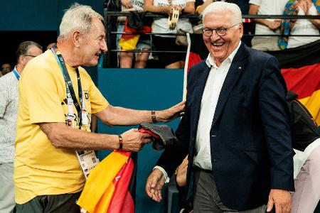 Steinmeier in Paris: Gekommen, Steinmeier in Paris: Gekommen,