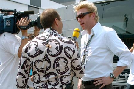 Bum-Bum-Wer? - Eigentlich sollte Boris Becker im Jahr 2004 die Blicke auf sich ziehen. Das Bilderrätsel auf dem Hemd von Kai Ebel stielt dem besten deutschen Tennisspieler aller Zeiten aber die Show.