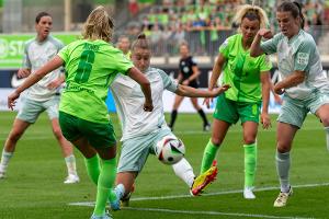 Wölfinnen zum Saisonstart gestrauchelt