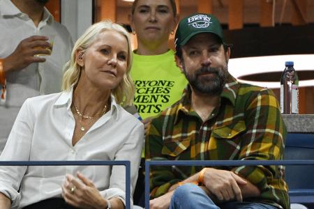 'Ted Lasso'-Star Jason Sudeikis ging auf Nummer sicher und ließ sich das Geschehen von einer ehemaligen Profi-Spielerin erklären: Die Australierin Rennae Stubbs tat ihm gern den Gefallen.