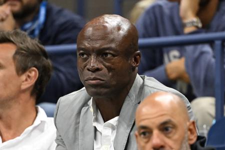 Sänger Seal, Ex-Mann von Heidi Klum, war sichtlich gefangen vom Match von Jannik Sinner gegen Tommy Paul.