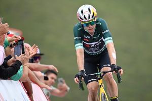 Roglic fehlen fünf Sekunden - van Aert schwer gestürzt