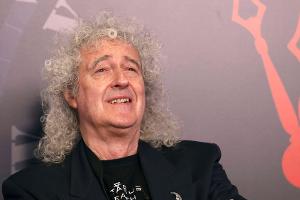 Nach Schlaganfall: Brian May genießt Cricketspiel