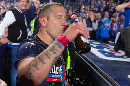 Holstein Kiel - 5,00 Euro für 0,5 L Bier - 4,00 Euro für eine Stadionwurst