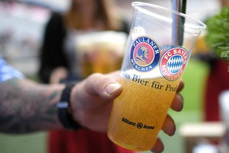 FC Bayern München - 5,50 Euro für 0,5 L Bier - 5,00 Euro für eine Stadion-Wurst