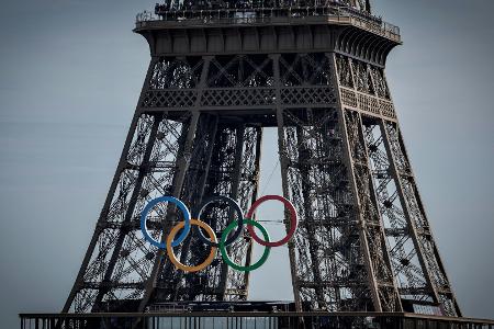 Eiffel-Familie will Olympische Ringe abmontieren lassen Eiffel-Familie will Olympische Ringe abmontieren lassen