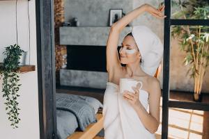 Haare natürlich trocknen: Ist es die bessere Alternative zum Föhnen?