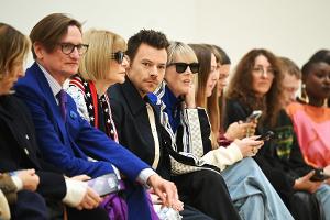 London Fashion Week: Harry Styles nimmt neben Anna Wintour Platz