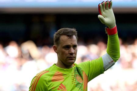 TOR: Manuel Neuer (bis 45.) - Note: 3,0 - Musste früh einmal 40 Meter vor dem eigenen Tor im Luftduell klären und schlug dabei heftig mit dem Kopf auf. Fing in der Folge alle Bälle, die in den Strafraum flogen. Auf sein Tor kam kein einziger Schuss. Als Vorsichtsmaßnahme zur Pause ausgewechselt.