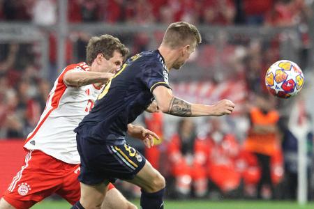 Die deutschen CL-Rekordspieler - Die Top 10 der deutschen Rekordspieler der Champions League ist gespickt mit Profis, die weite Teile ihrer Karriere beim FC Bayern verbracht haben. Thomas Müller ist im Ranking nun an Toni Kroos vorbeigezogen. Die Top 10 zum durchklicken: Die deutschen CL-Rekordspieler - Die Top 10 der deutschen Rekordspieler der Champions League ist gespickt mit Profis, die weite Teile ihrer Karriere beim FC Bayern verbracht haben. Thomas Müller ist im Ranking nun an Toni Kroos vorbeigezogen. Die Top 10 zum durchklicken: