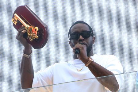 Sean Combs hatte große Hoffnungen gemacht, seine Zelle bald wieder verlassen zu können. Am 16. September wurde er wegen Verdachts auf Menschenhandels und sexualisierter Gewalt in Gewahrsam genommen. S ...