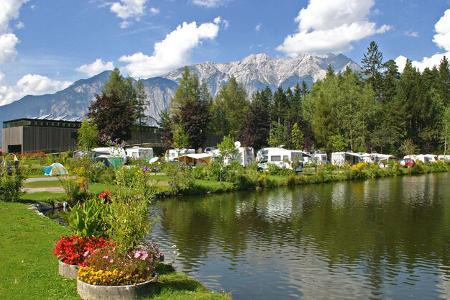 Natterer See, Bäume, Caravans, Wolken