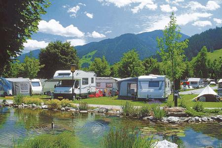 Caravans, Wasserzugang, See, Gebirge,Wolken 