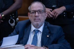 Neue Anklage in New York: Harvey Weinstein plädiert auf nicht schuldig