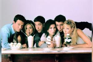 Bestwert für Central-Perk-Couch: Requisiten aus "Friends" versteigert