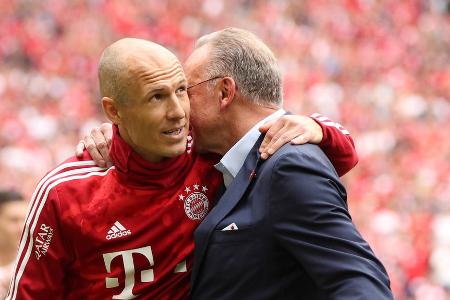 'Geld schießt doch Tore, vor allem wenn das Geld vom Festgeldkonto kommt, nicht wie irrtümlich behauptet von der Kreditabteilung.' (Bayern Münchens Vorstandschef über den 24- Millionen-Mann Arjen Robben)