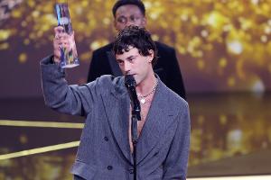 Deutscher Fernsehpreis 2024: "Die Zweiflers" und Böhmermann gewinnen