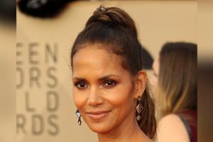 XXL-Achselhaare: Halle Berry zeigt Verwandlung zu "Never Let Go"-Rolle