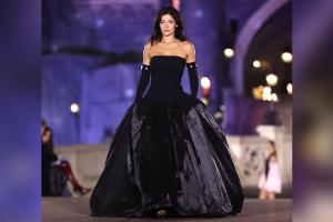 Wie eine Prinzessin: Kylie Jenner auf dem Laufsteg im Disneyland Paris