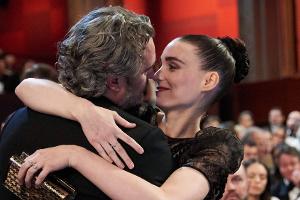 "Meine Frau": Joaquin Phoenix heizt Gerüchte über eine Hochzeit an